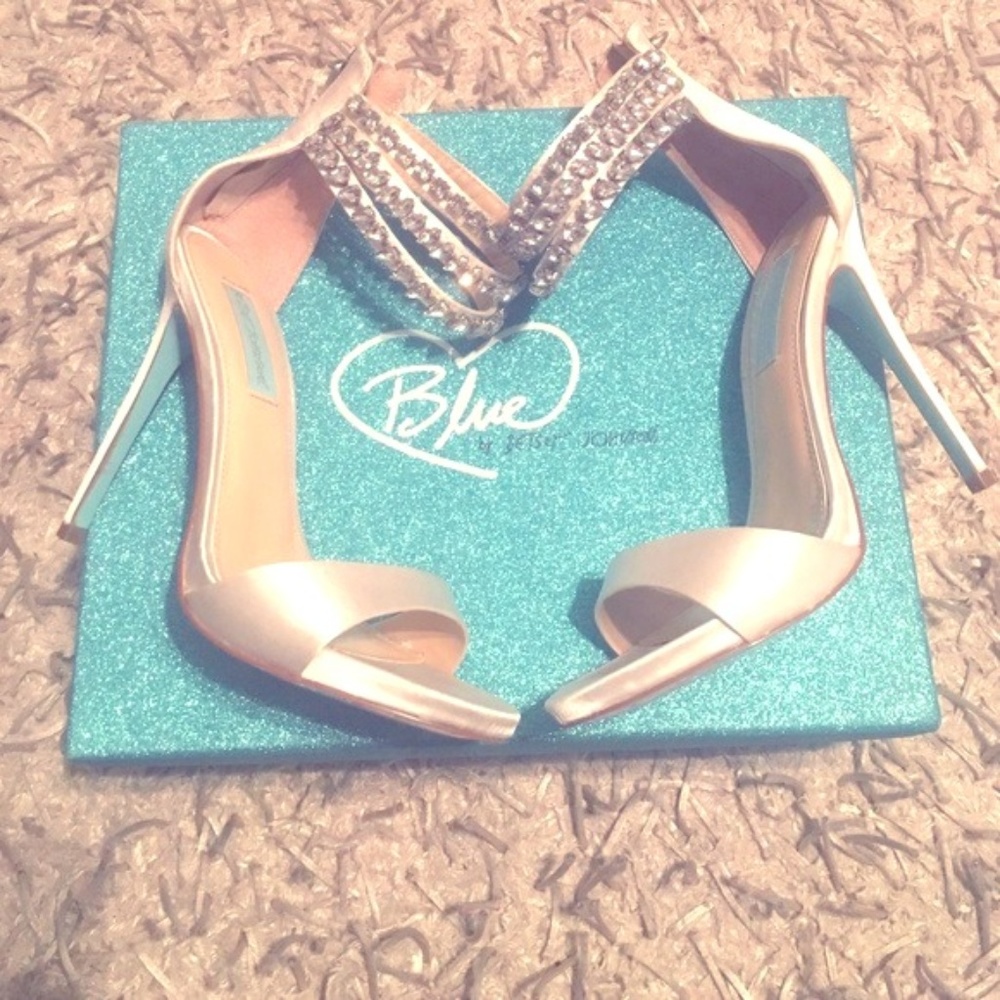 ⭐️OPEN TO OFFERS ⭐️Betsey Johnson Wedding Heels